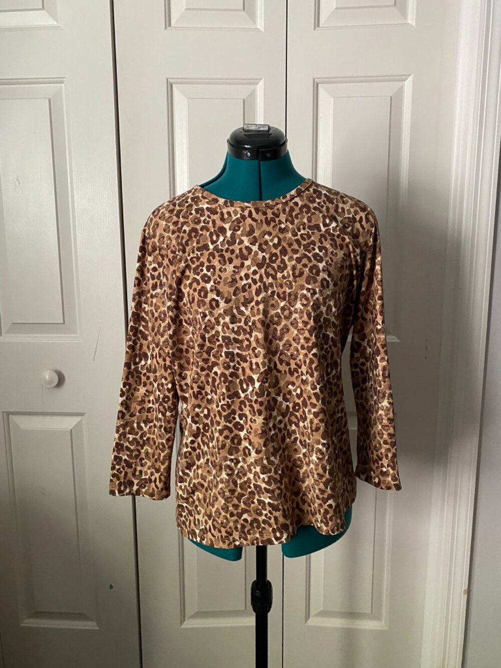 J Mclaughin Leopard Print Long Sleeve Top